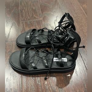 Steve Madden Women Black Flat Gladiator Sandal Lace Up Size 8M